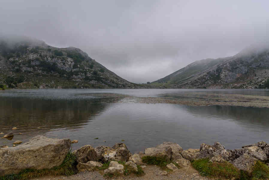 Principado de Asturias 052 - parque nacional de los Picos de Europa - lago Enol.jpg